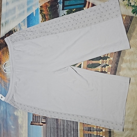 Disney Epcot High Waisted Wide Leg Drawstring Lounge Crop Pants Size XXL NWT - Picture 7 of 7